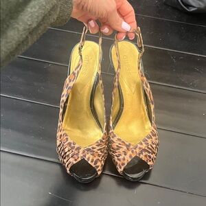 Gorgeous Guess animal print peep toe heels